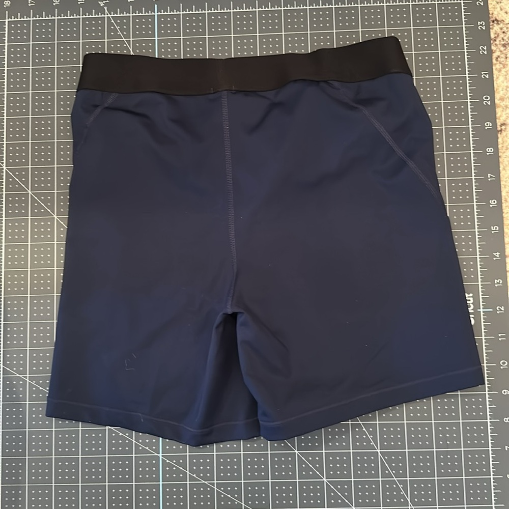 Nike pro women’s size large navy shorts - Picture 7 of 8